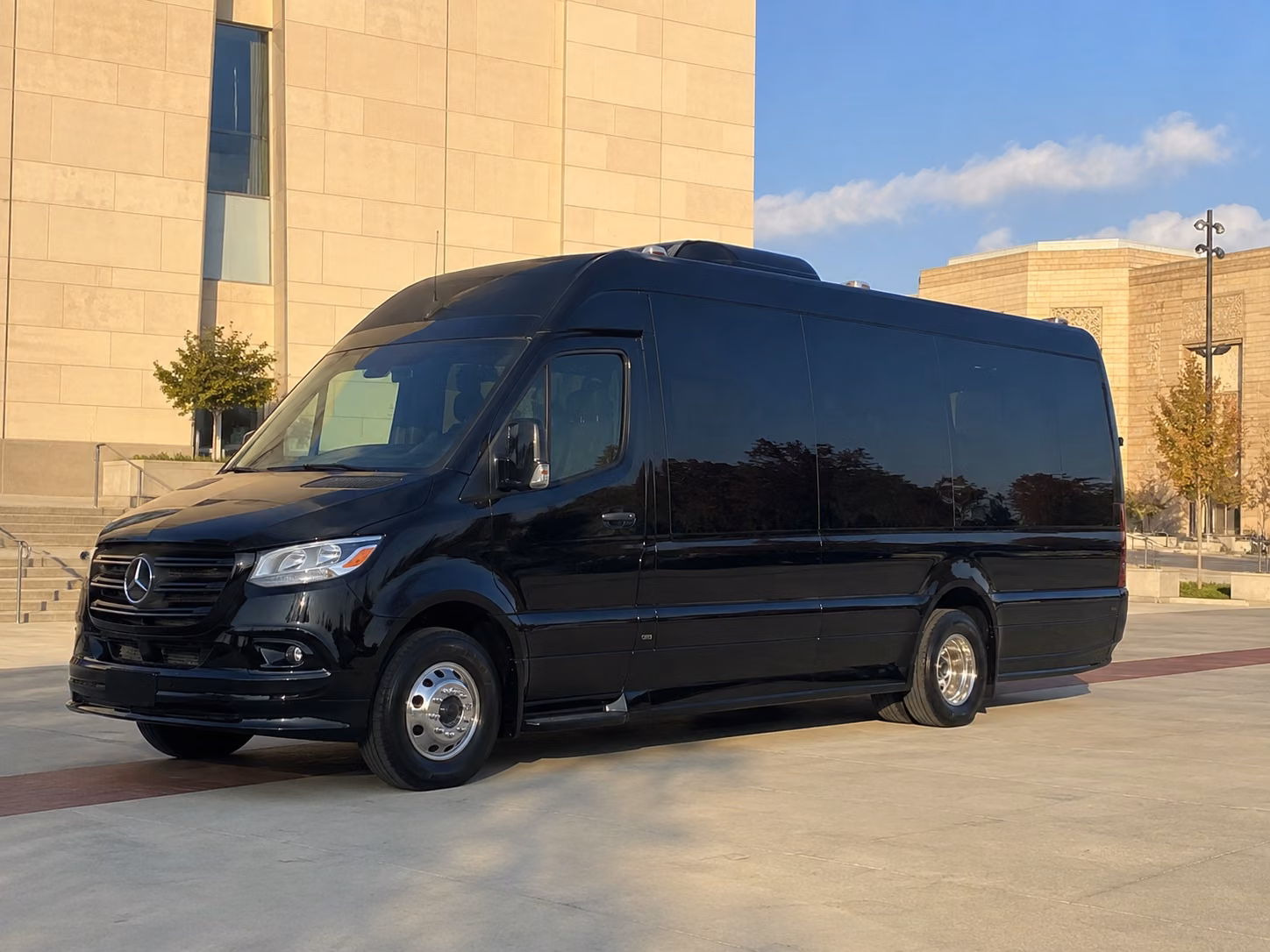 ventura 18 passenger sprinter van