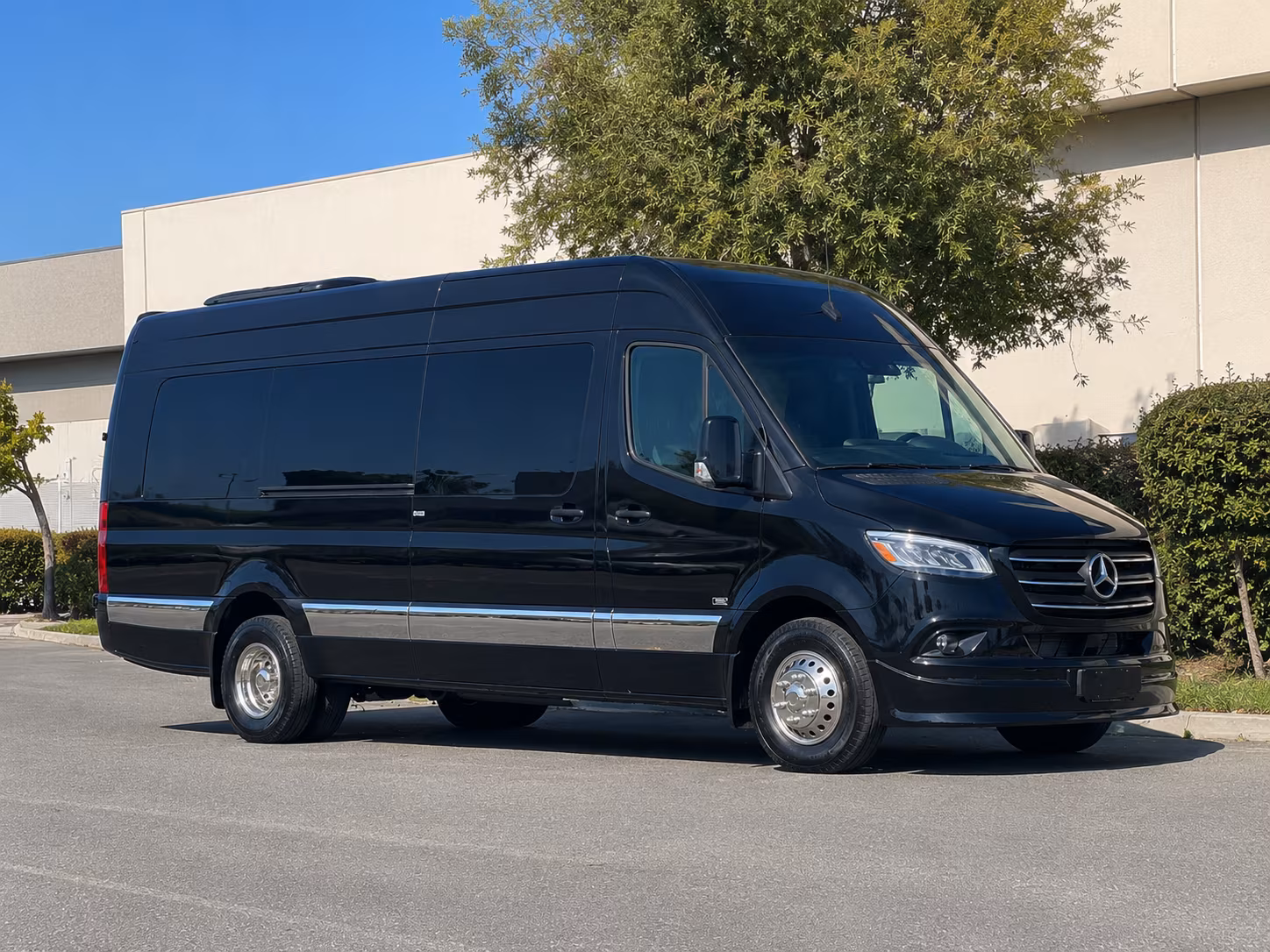 ventura 8 passenger sprinter van